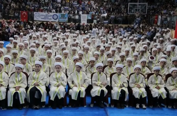 Düzce’de 300 öğrenci daha hafız oldu