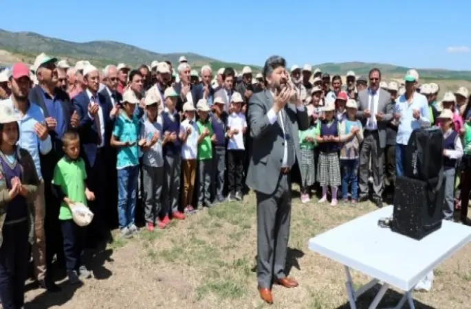 Köylüler yağmur duasına çıktı