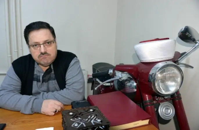 İmam odasında motosiklet var