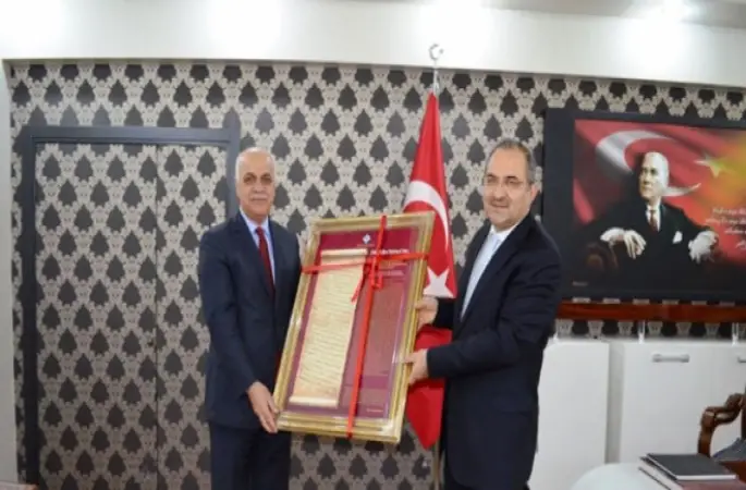 Validen Müftü  Ümit Çimen'e Anlamlı Hediye