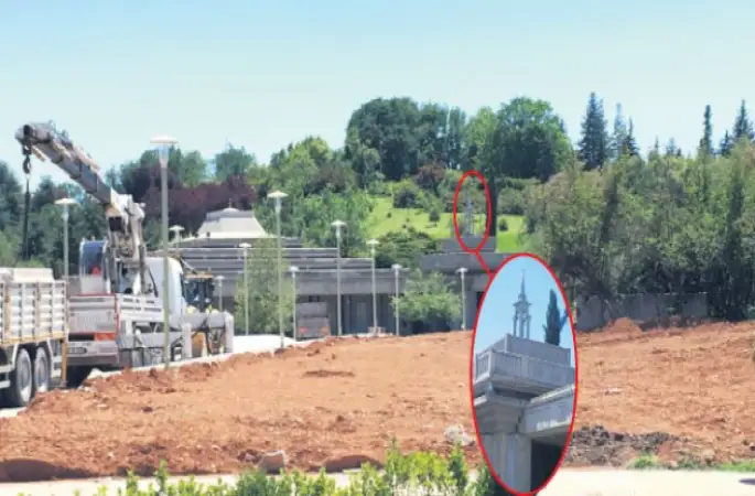 Meclis Camii’ne minare dikildi