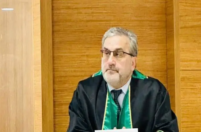 İstanbul merkez vaizi, Dünya Müslüman âlimler birliği üyesi Dr. Ahmet Mehmetalioğlu‘nun gündeme dair muhteşem makalesi;